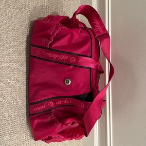 Lululemon gym bag in pink!